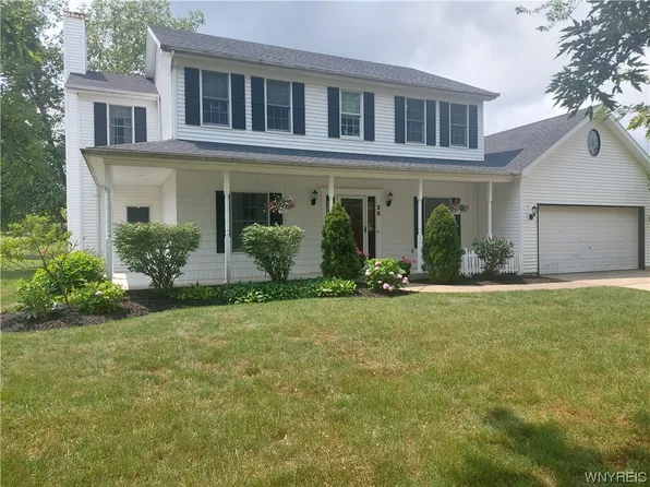 25 Pinyon Dr, Orchard Park, NY 14127