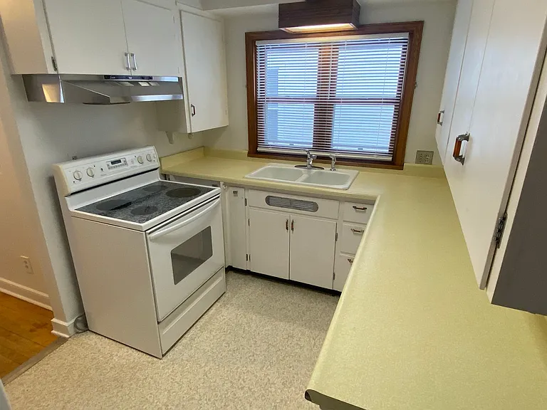 315 W Wausau Ave — Photo 6
