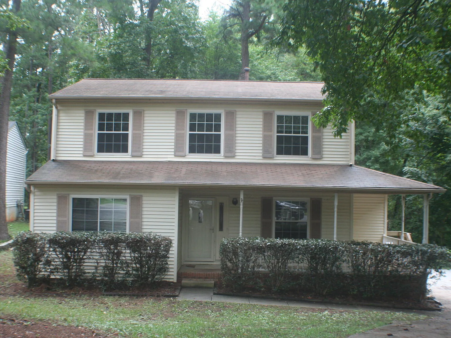 4 bed, 2.5 bath, 2400 sqft, $2,400 — Photo 2