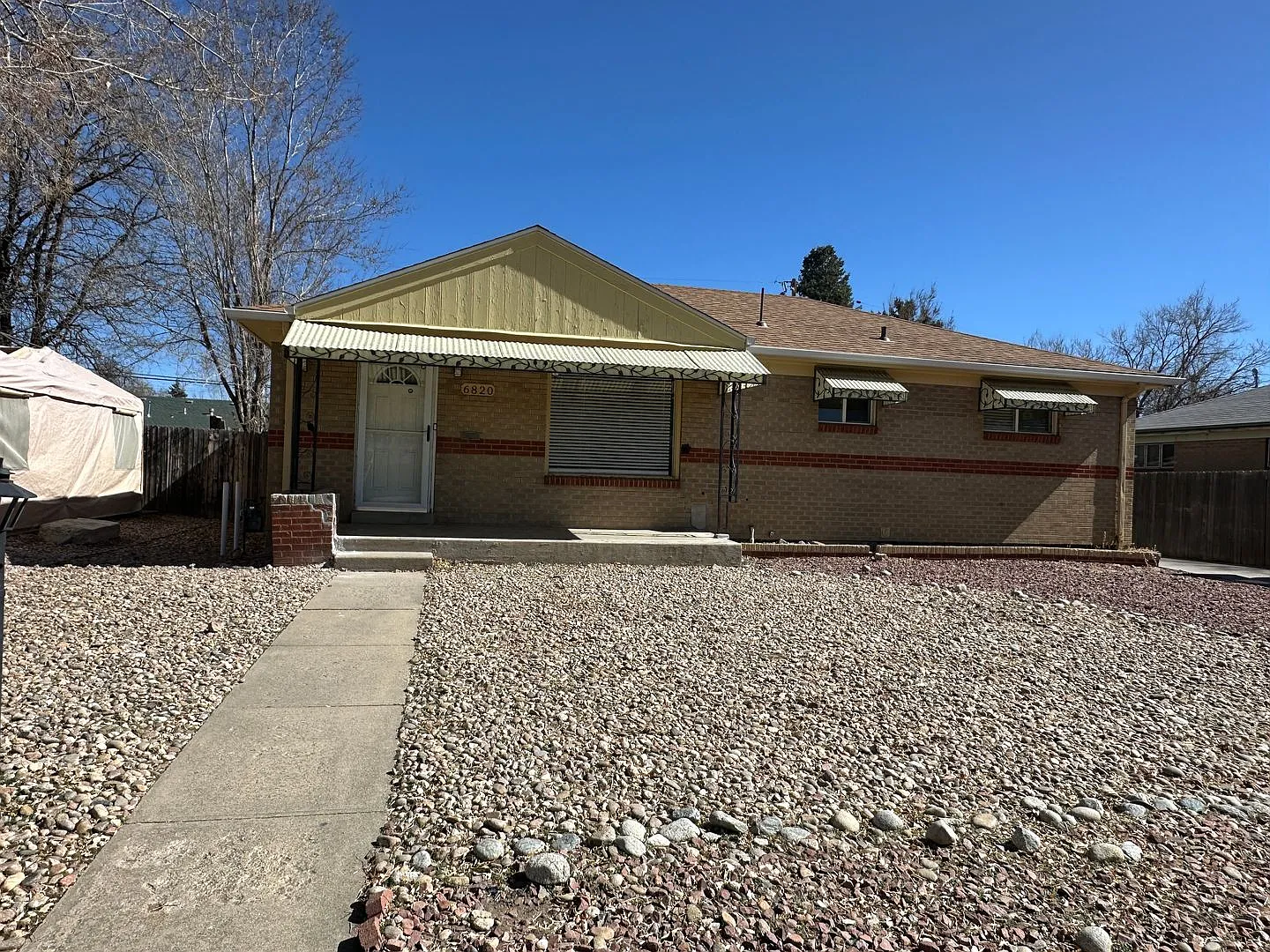 5 bedroom 2 bathroom Sinlge Family House in North Denver — Photo 1