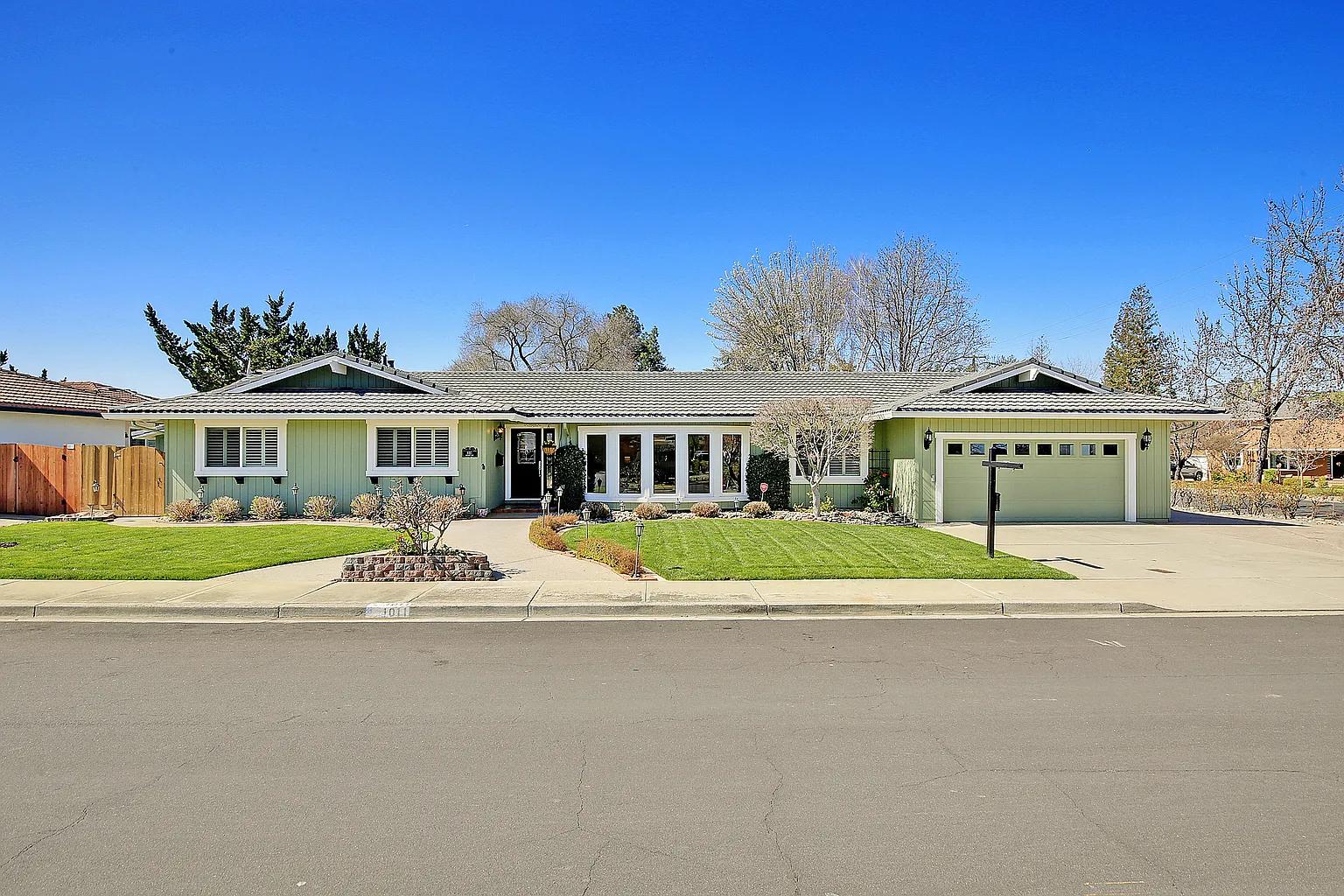 1011 Sherry Way photo 1