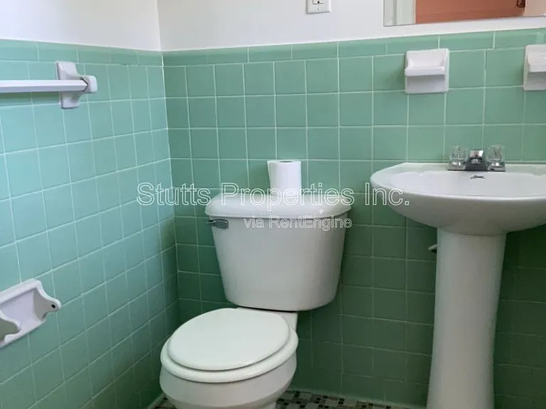 2402 Wellington St — Photo 4