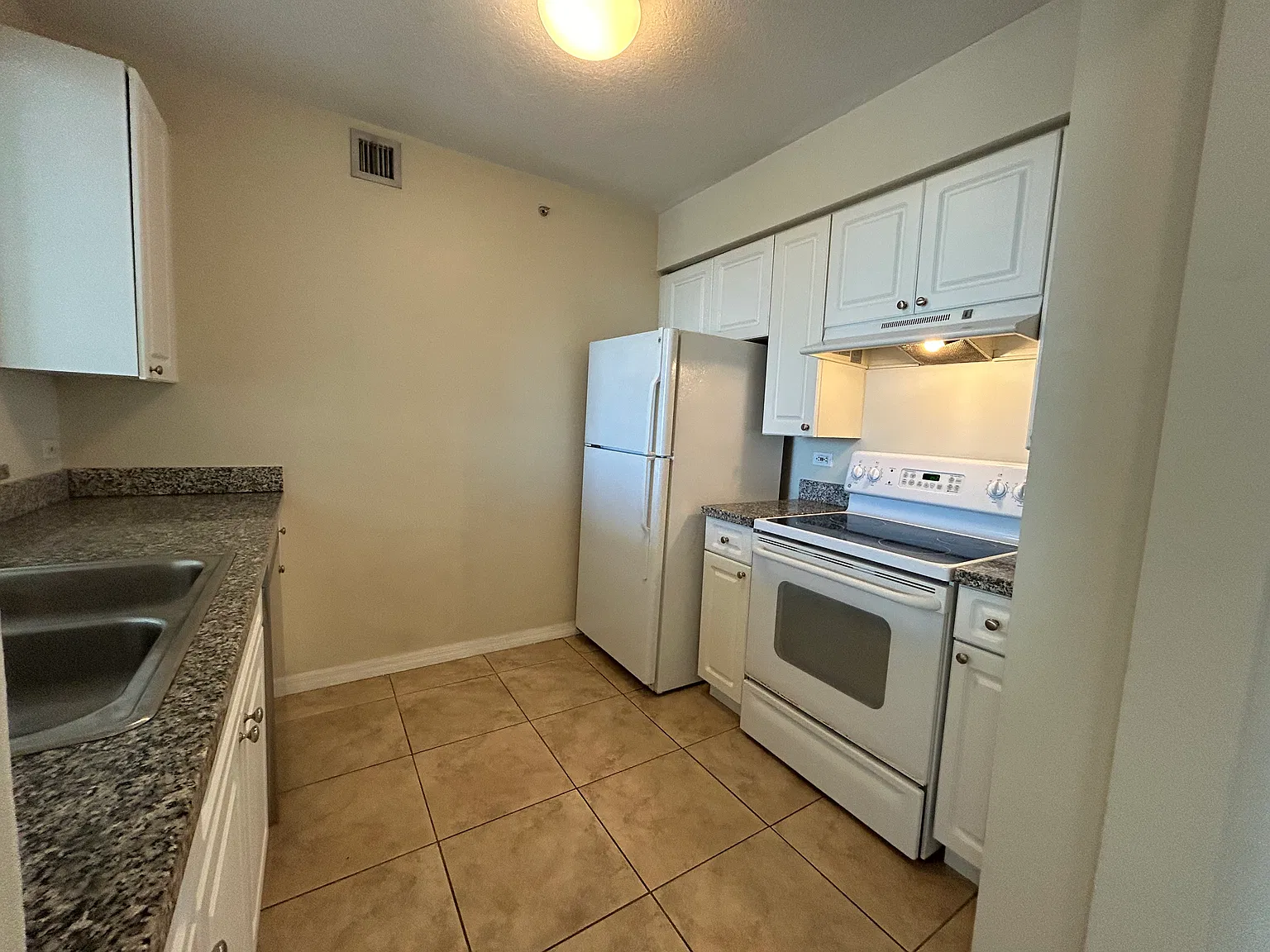 2 bed, 900 sqft, $2,650 — Photo 2