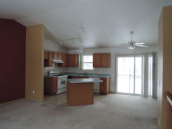 5th image of 2930 Emerald Dr