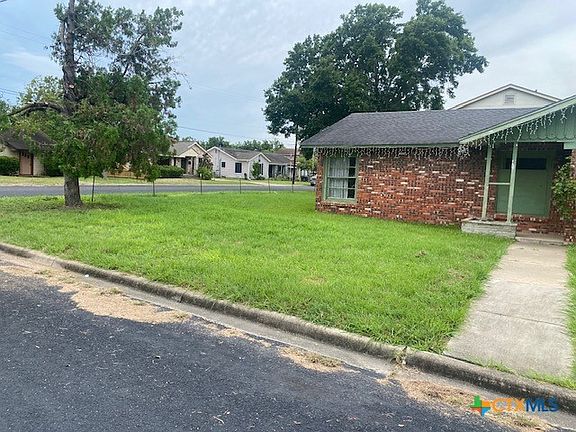 2nd image of 1001 Eisenhower St
