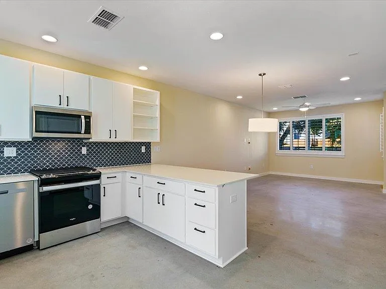 814 N Bluff Dr #76 — Photo 2
