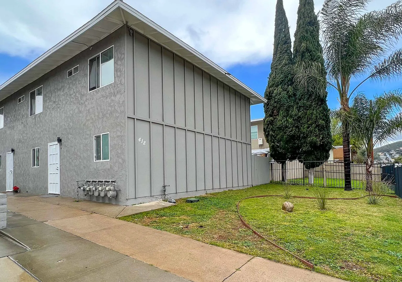 HS Grand Ave — Photo 1