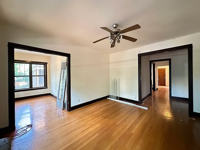 1949 W Cuyler Ave #2 — Photo 8