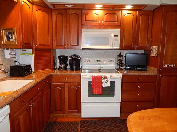 4th image of 11605 Parkview Ln