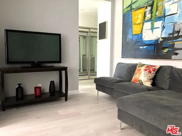 425 S Kenmore Ave APT 214, Los Angeles, CA 90020