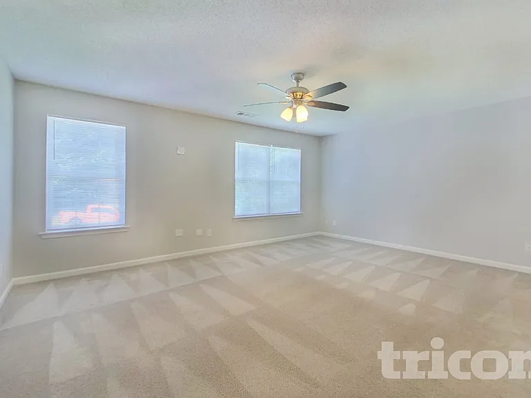 693 Grandview Cir — Photo 6