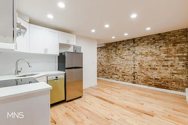 Rented by MNS Marketing | media 33