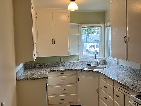 3rd image of 1581 Cloverlawn Dr #1581