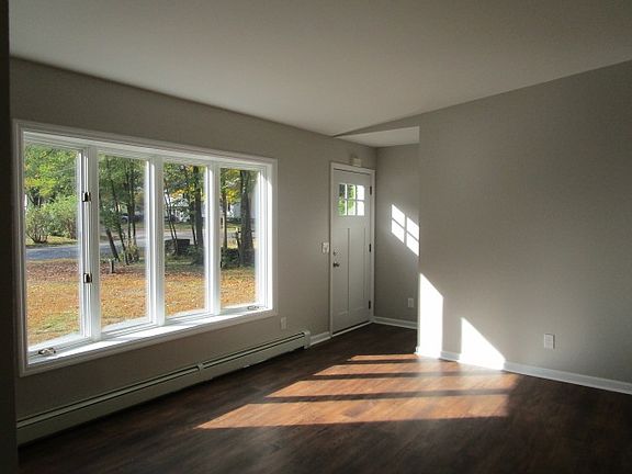 5th image of 345 Emmett St