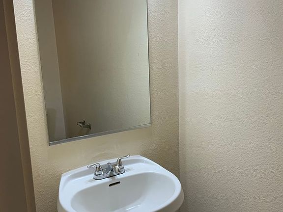 5th image of 6117 NE 34th St