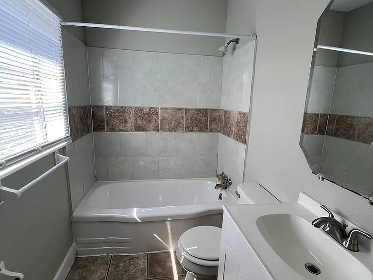 1807 Avenue N #UP-2 — Photo 4