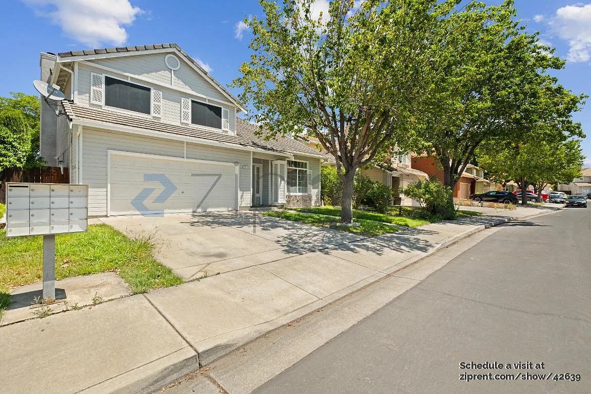 4 bed, 1705 sqft, $3,200 — Photo 2