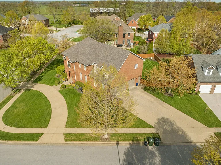 2128 Roswell Dr — Photo 3