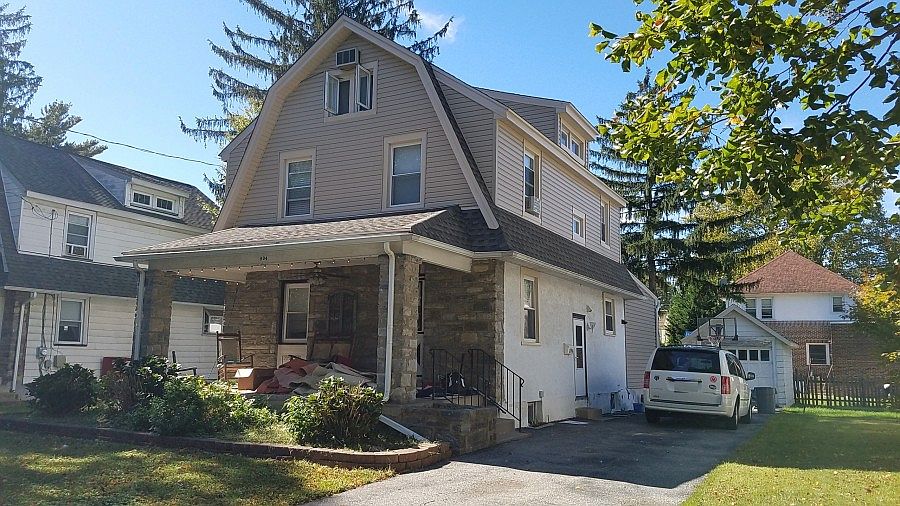 2nd image of 904 Edmonds Ave