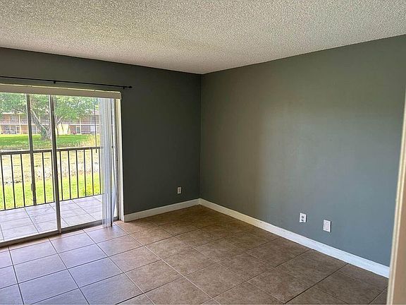 5th image of 1824 Meadows Circle W