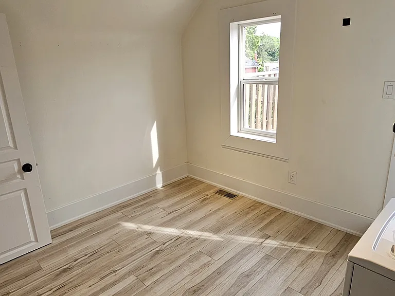 17 Bowes Ave #2 — Photo 25