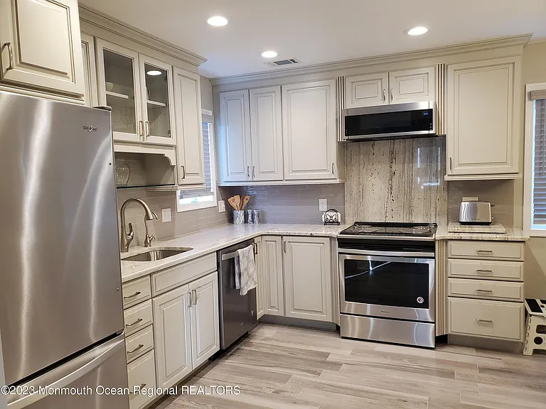 1704 Grand Central Ave — Photo 3