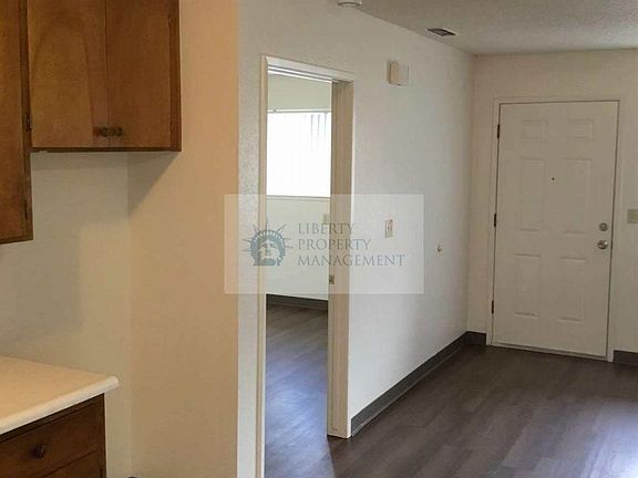 5th image of 250 S Wood Ave #15
