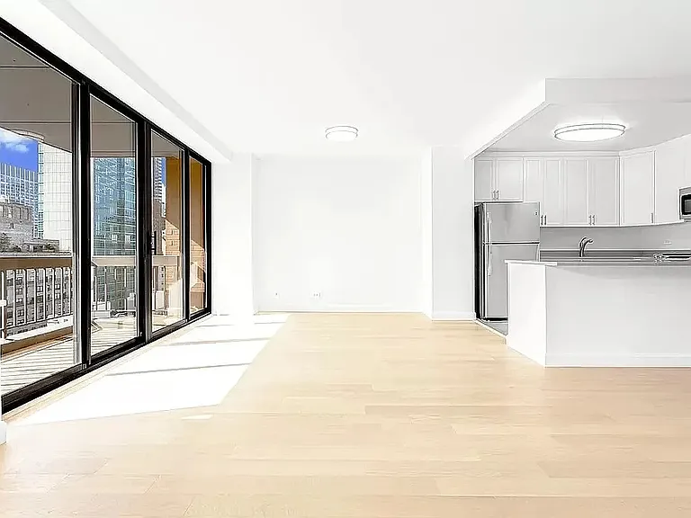 245 E 58th St #19D — Photo 2
