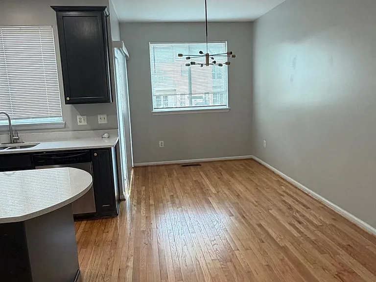21779 Brondesbury Park Ter — Photo 15