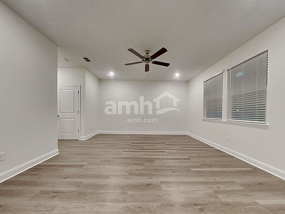 5th image of 11638 Bay Hill Cir