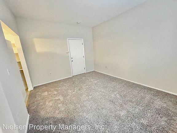3rd image of 1415 G St APT 21