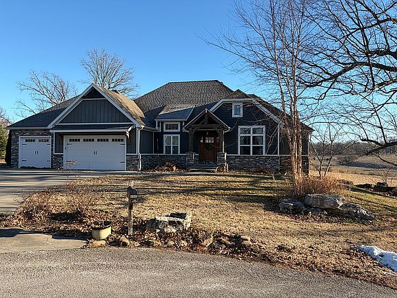2nd image of 1376 Deer Ln