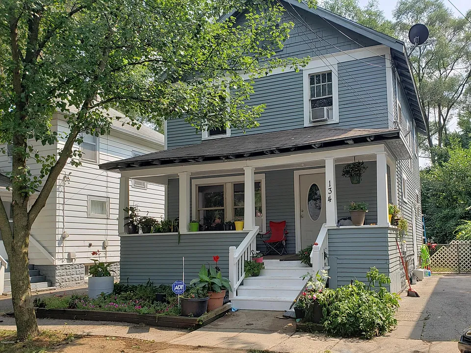 134 E Maple St