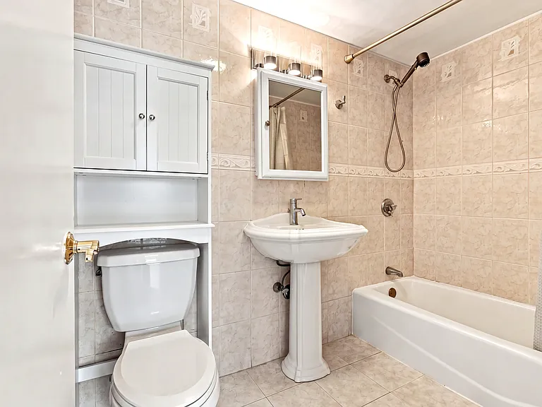 20 Hammond Pond Pkwy #208 — Photo 19