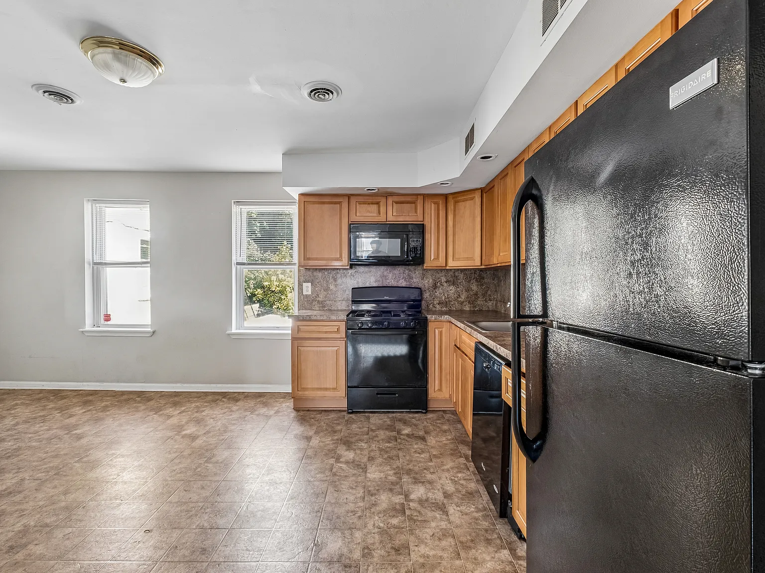 2 bed, $1,390 — Photo 1