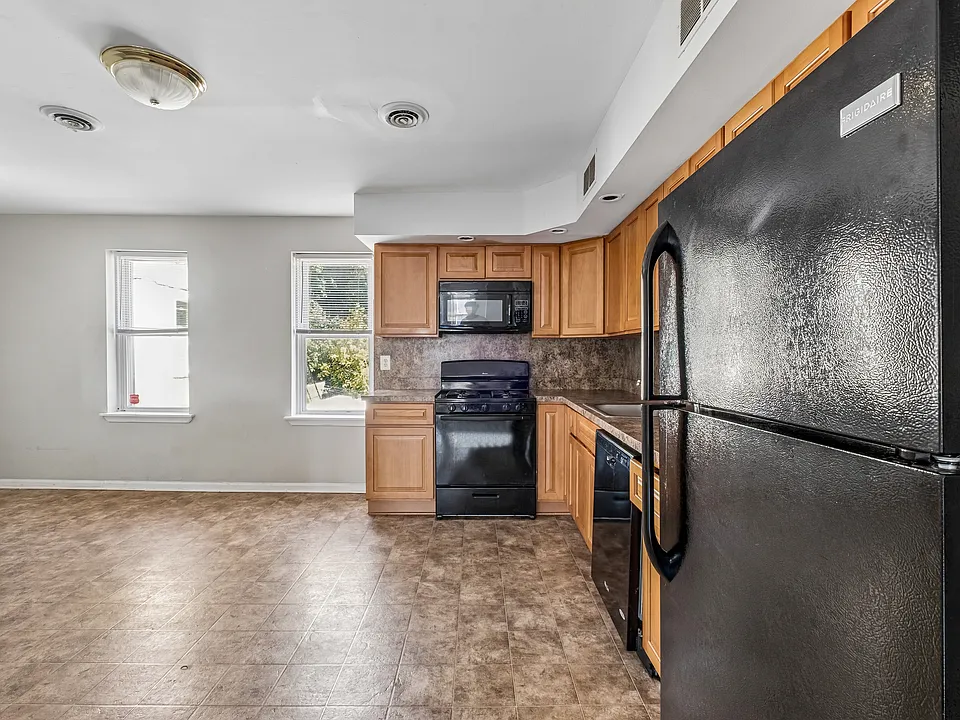 4143 Ridge Ave #4