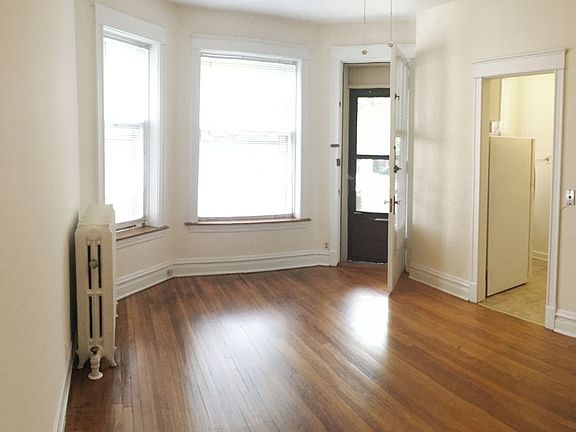 2nd image of 5440 N Winthrop Ave #42-1E