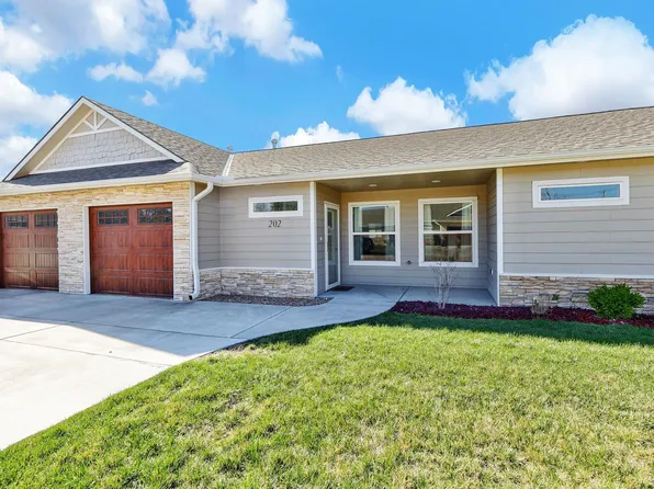 320 N Warren Ave Unit 202, Rose Hill, KS 67133