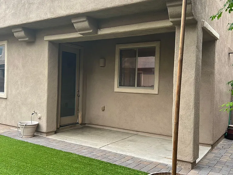 504 E Calle Escora — Photo 21