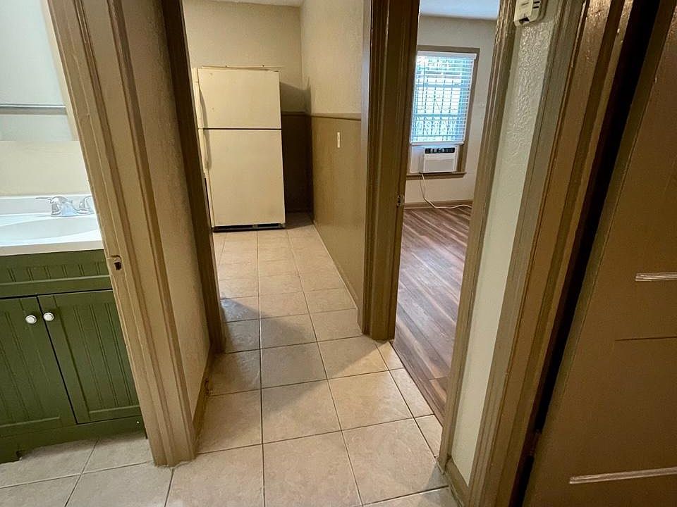 1st image of 122 Matthews Ave