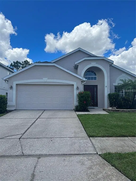 4 bed, 2.0 bath, 2045 sqft, $2,750 — Photo 1