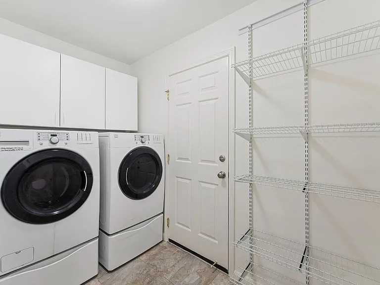 2429 Tolmie Ave — Photo 14
