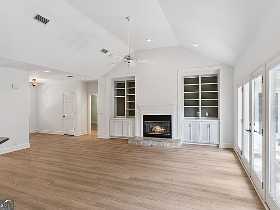 3rd image of 400 Vassar Point Dr