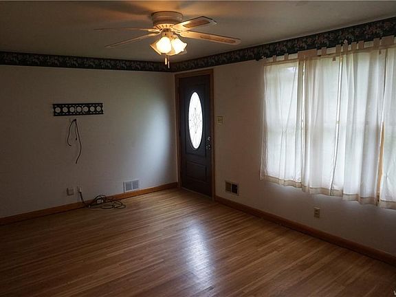 2nd image of 303 Cherokee Dr