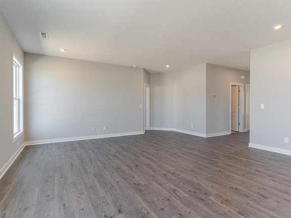 4th image of 5016 Goldfinch Dr
