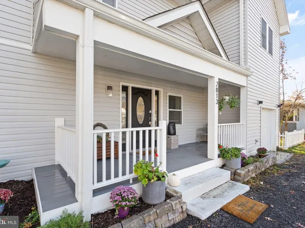 2813 Woodlawn Trl, Alexandria, VA 22306