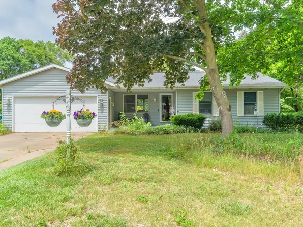 15255 Pruin St, Spring Lake, MI 49456