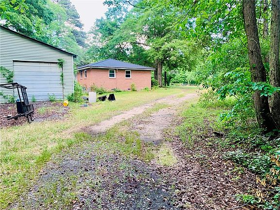 3rd image of 3705 Confederate Dr