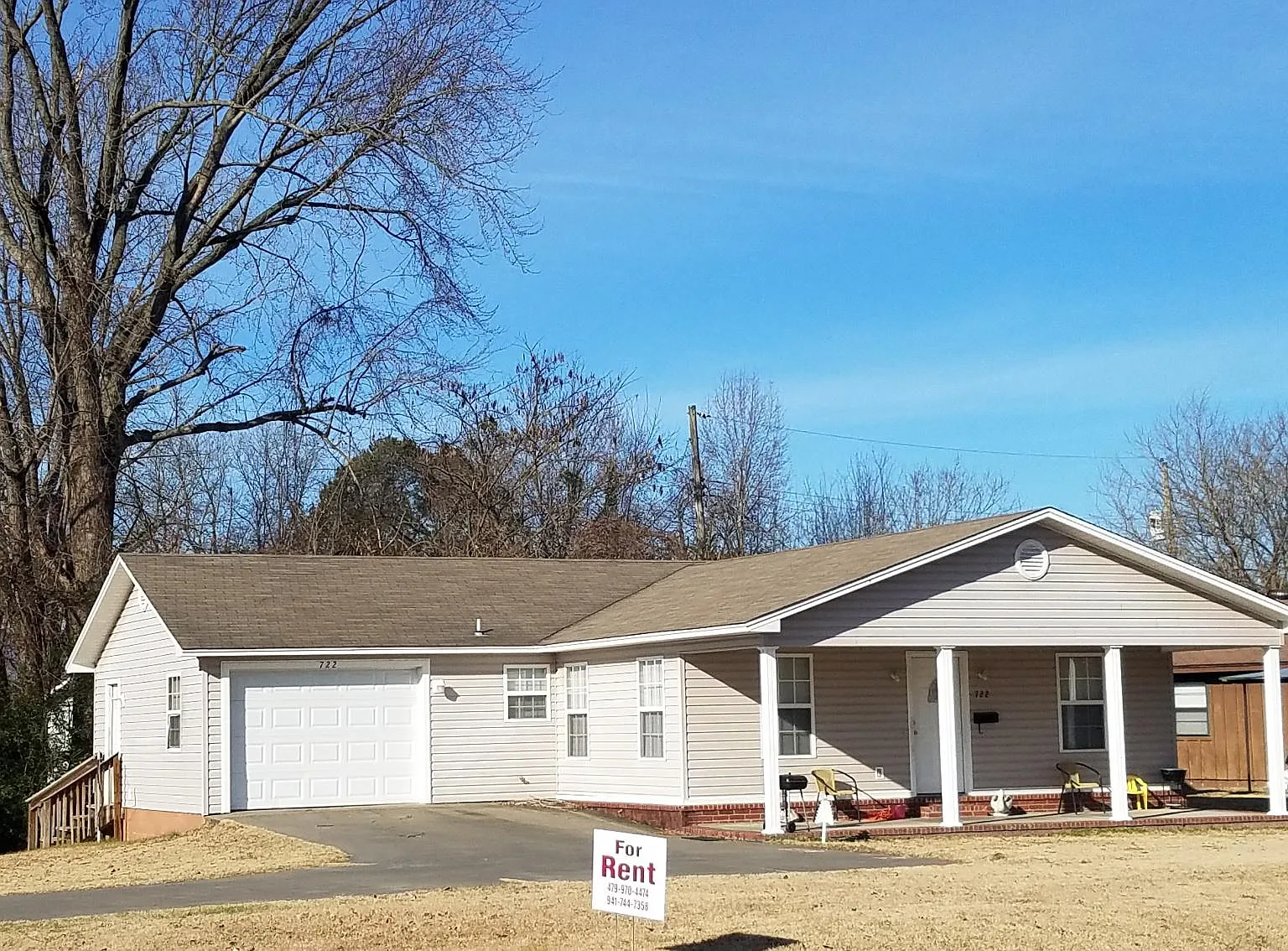 3 bed, 1300 sqft, $1,295 — Photo 1