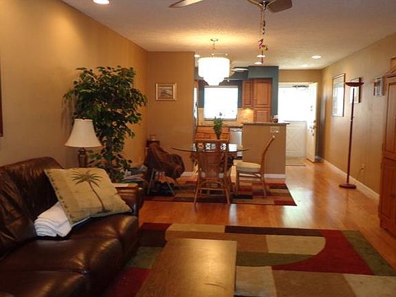 4th image of 1680 S Lake Ave APT 2